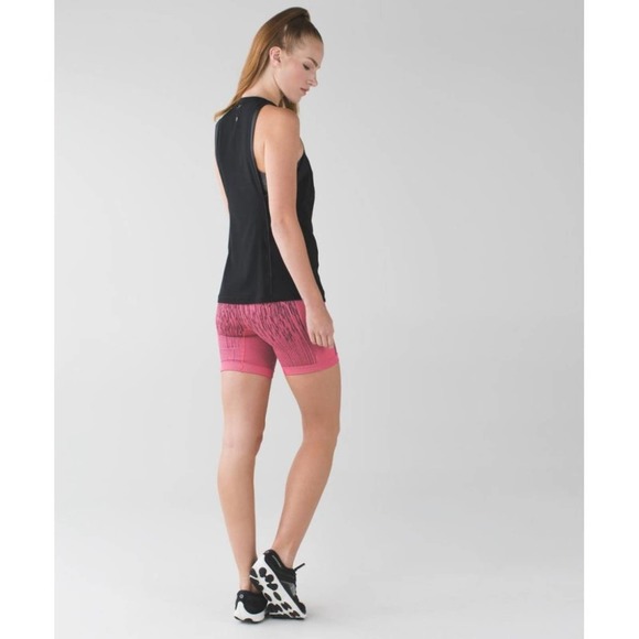 Lululemon Sculpt Seamless Mid-Rise 6" Bike Short in Electric Coral - Picture 3 of 8
